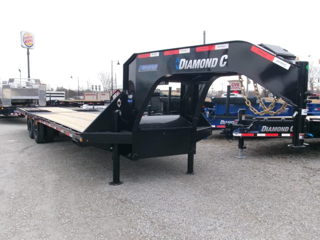 2025 Diamond C FMAX212 HDT 102″x 32′ 25.9k Hydraulic Dovetail Equipment Trailer Stock #297842 Goose Neck Trailer – Spencer Trailers